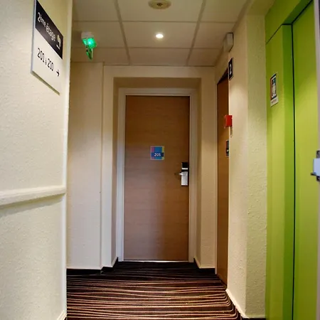 酒店 罗阿纳中央车站宜必思尚品酒店 3*