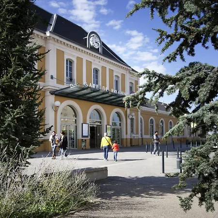 罗阿纳中央车站宜必思尚品酒店 酒店 3*