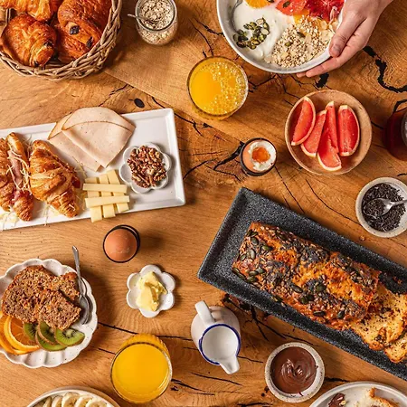 罗阿纳中央车站宜必思尚品酒店 罗阿纳