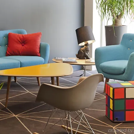 罗阿纳中央车站宜必思尚品酒店 3*