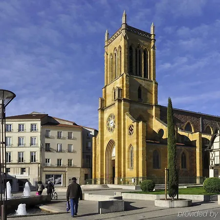 罗阿纳中央车站宜必思尚品酒店