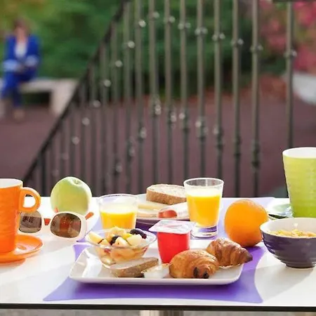 罗阿纳中央车站宜必思尚品酒店